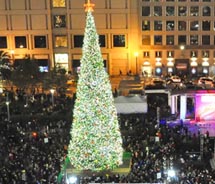 PIER 39's Tree Lighting includes live holiday entertainment. // (c) 2011 Safeway-Holiday-IC